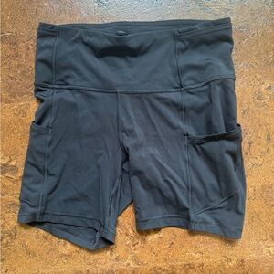 Size 6 Lulu lemon bike shorts